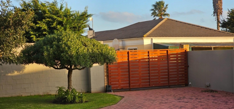 4 Bedroom Property for Sale in Myburgh Park Western Cape